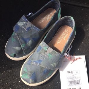 Boys TOMS, 11 NWT